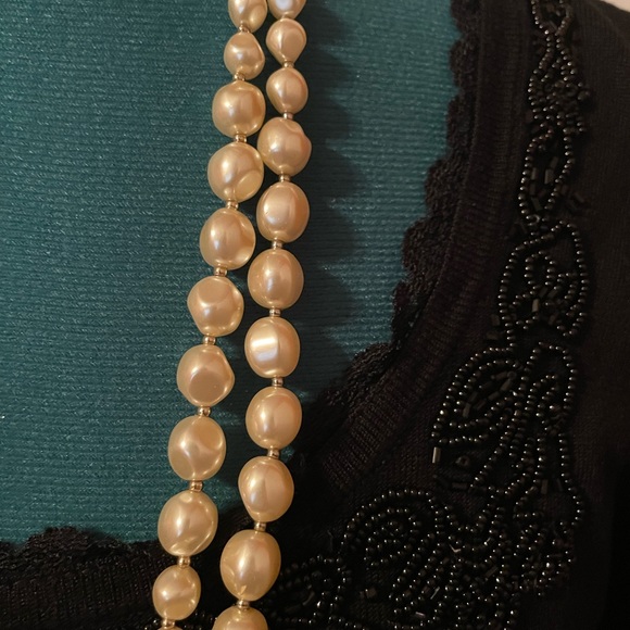 Banana Republic faux pearl necklace - Picture 2 of 2